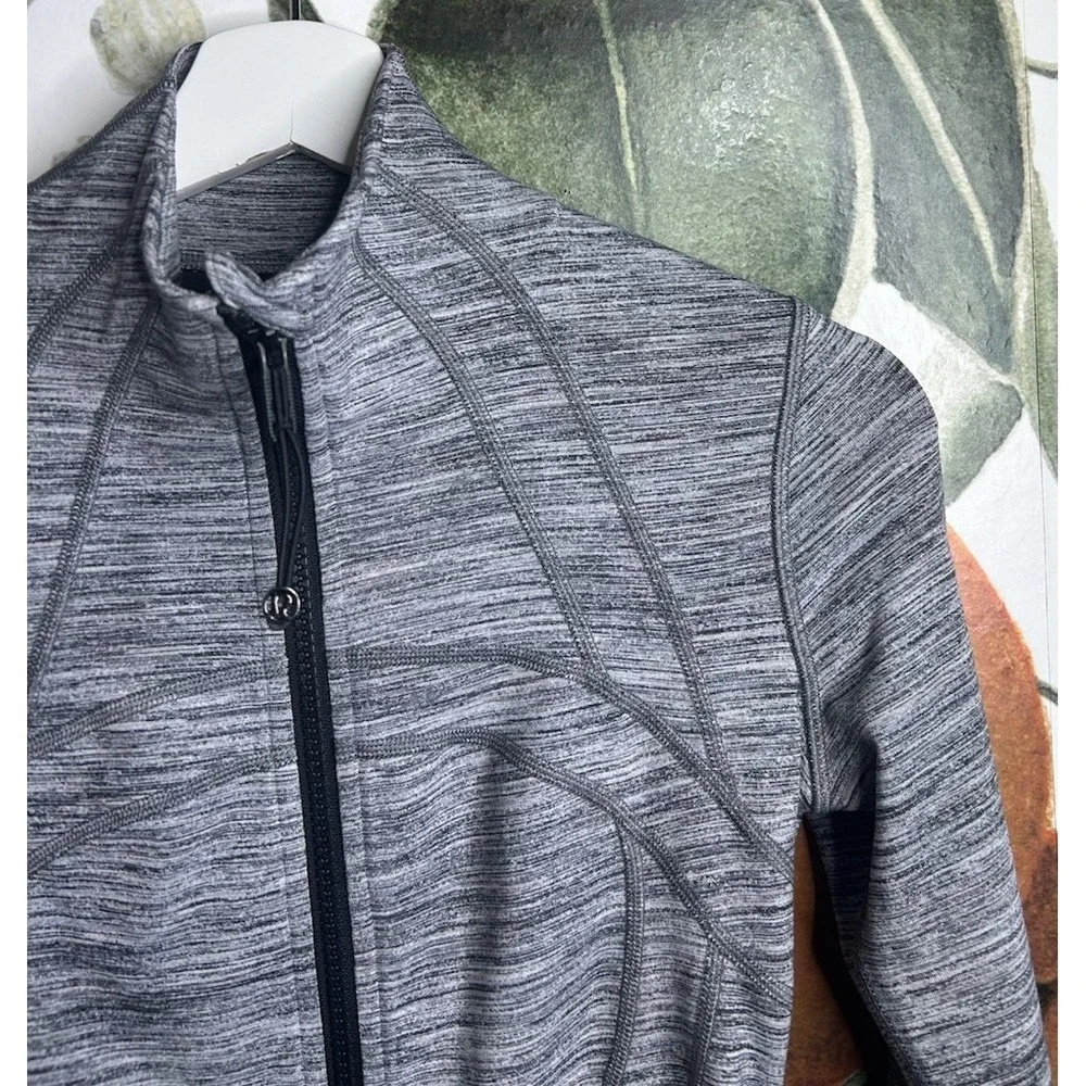 Lululemon Size 4 Womens Define Jacket Spacedye Gray Thumbholes Gym Athletic Wear
